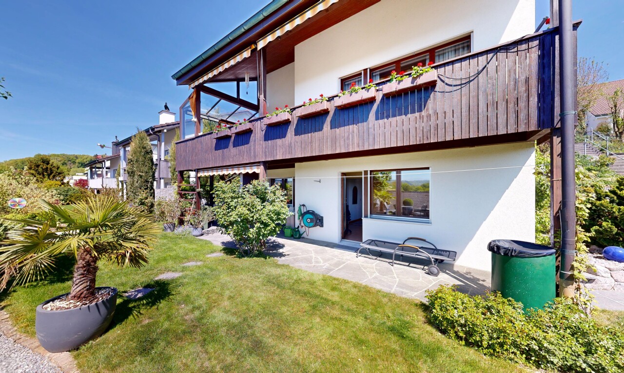 außenansicht mit rasen, stuckverkleidung, day time, terrasse, und property visible