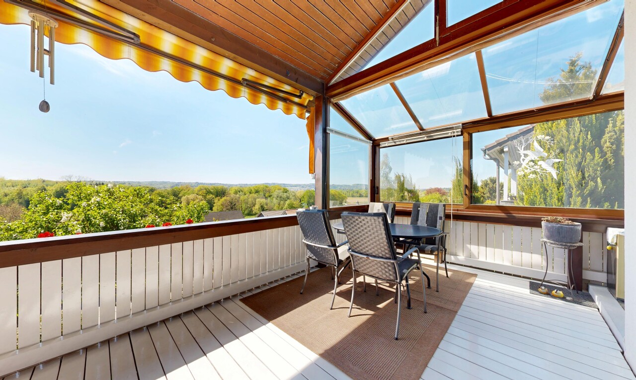 terrasse mit wintergarten, day time, essbereich im freien, und from property