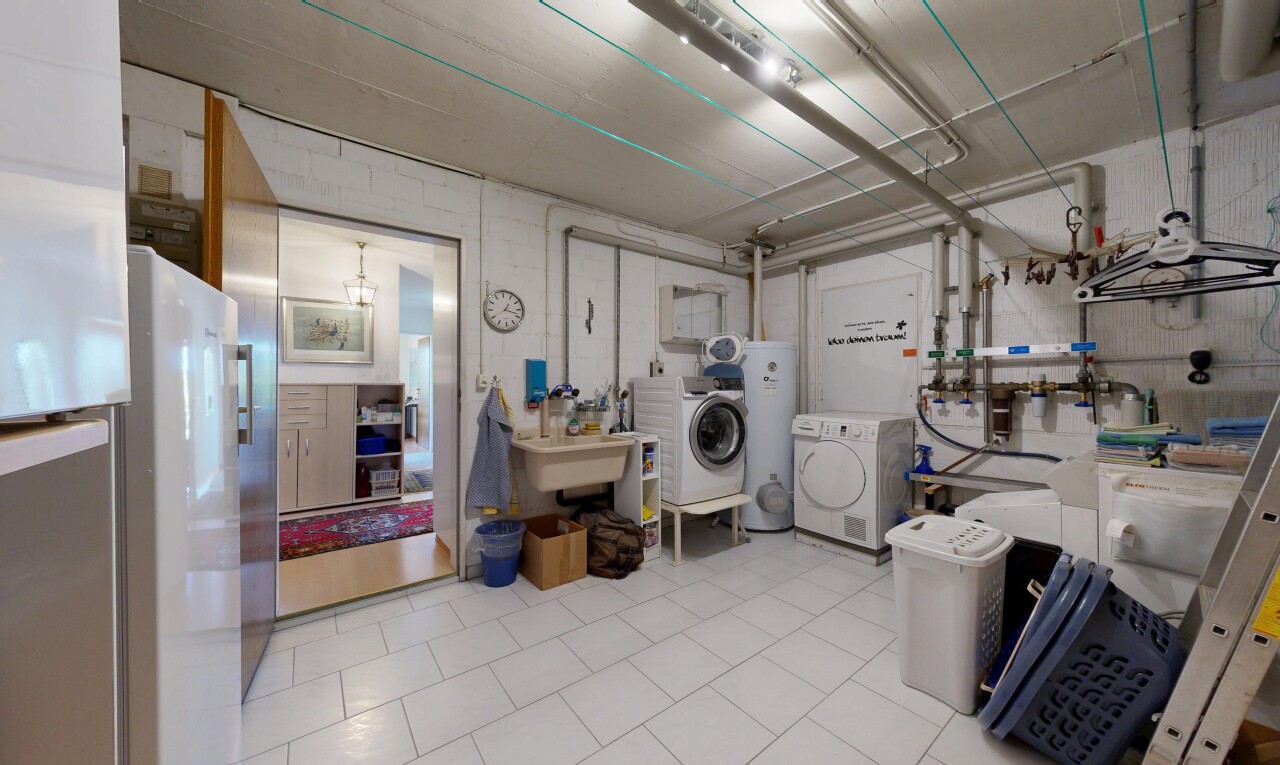 wäschekammer mit inside property, light floor, tumbler, wäscherei, und wasserkocher