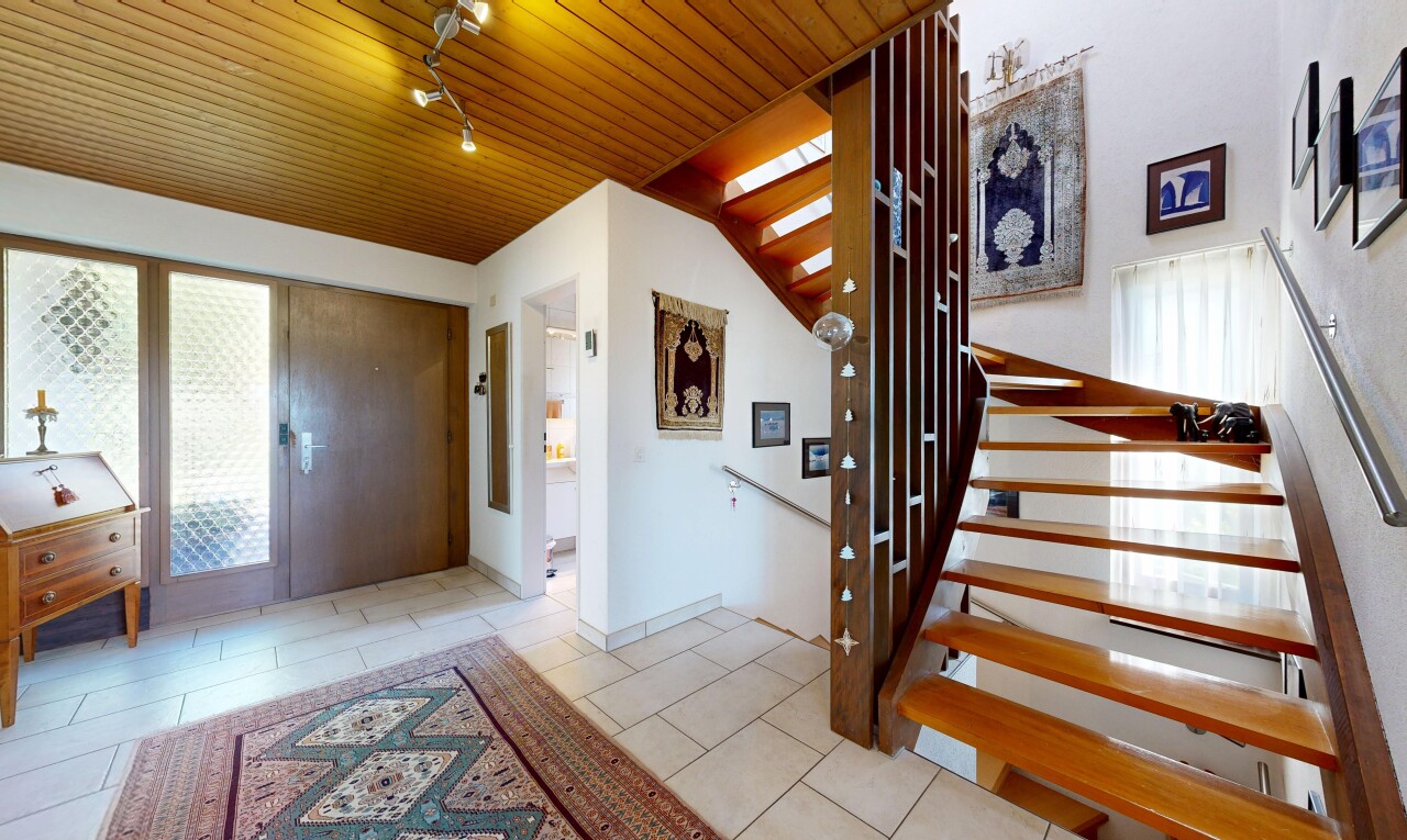 treppe mit natural light, natürliches licht, inside property, drywall, und gipskartonwand