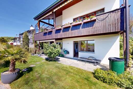außenansicht mit rasen, stuckverkleidung, day time, terrasse, und property visible