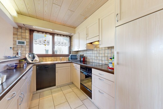 küche mit küchenrückwand beim Herd, küchenrückwand beim herd, light floor, ofen, und inside property
