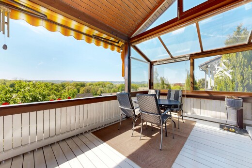 terrasse mit wintergarten, day time, essbereich im freien, und from property