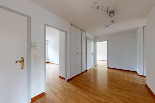 leerer raum mit drywall, gipskartonwand, wood finish floor, holzfußboden, und inside property