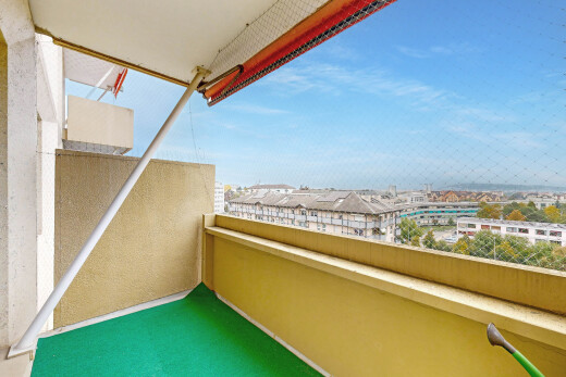 balcon avec balcon, from property, et day time