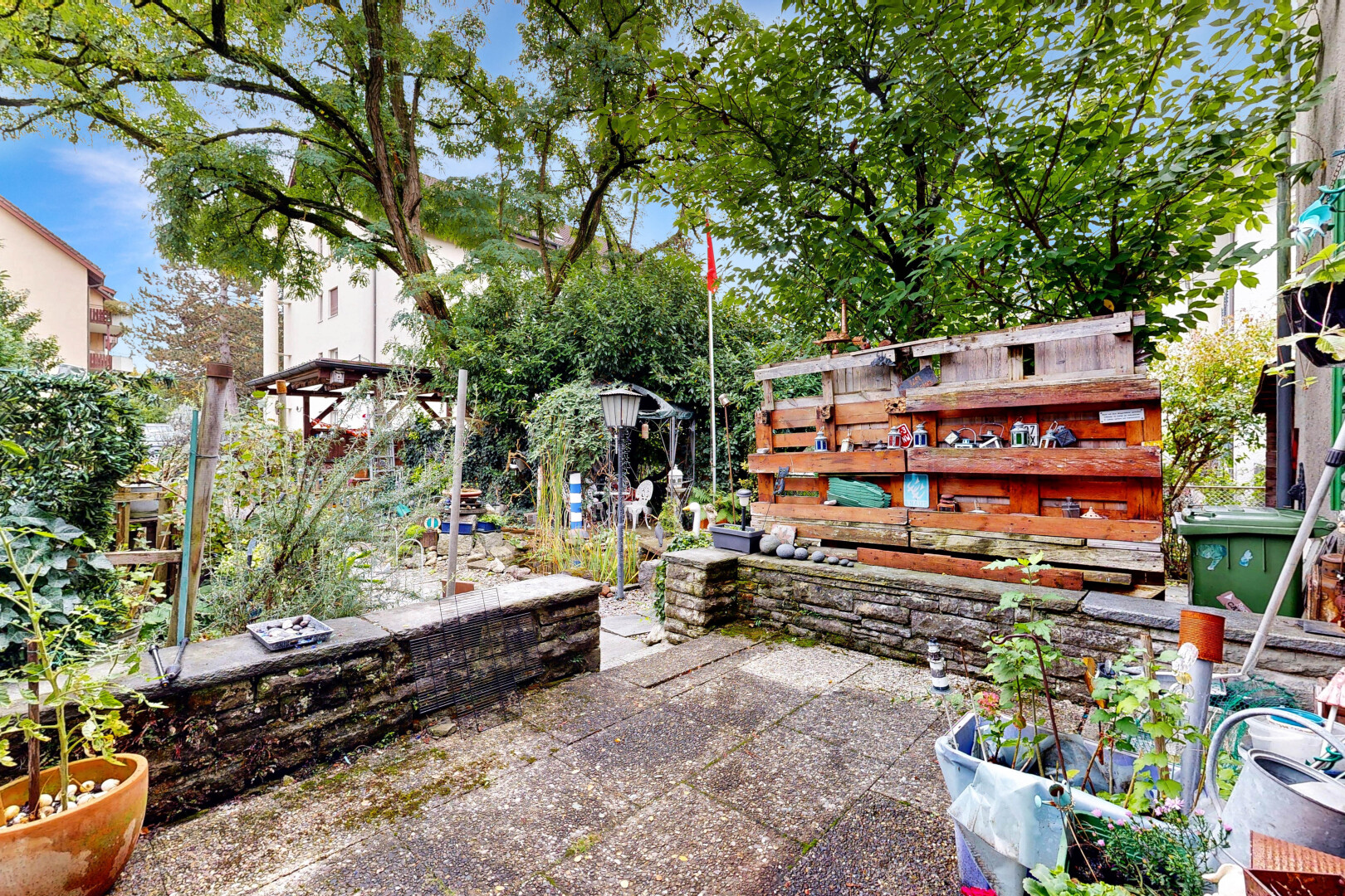 jardin avec day time et from property