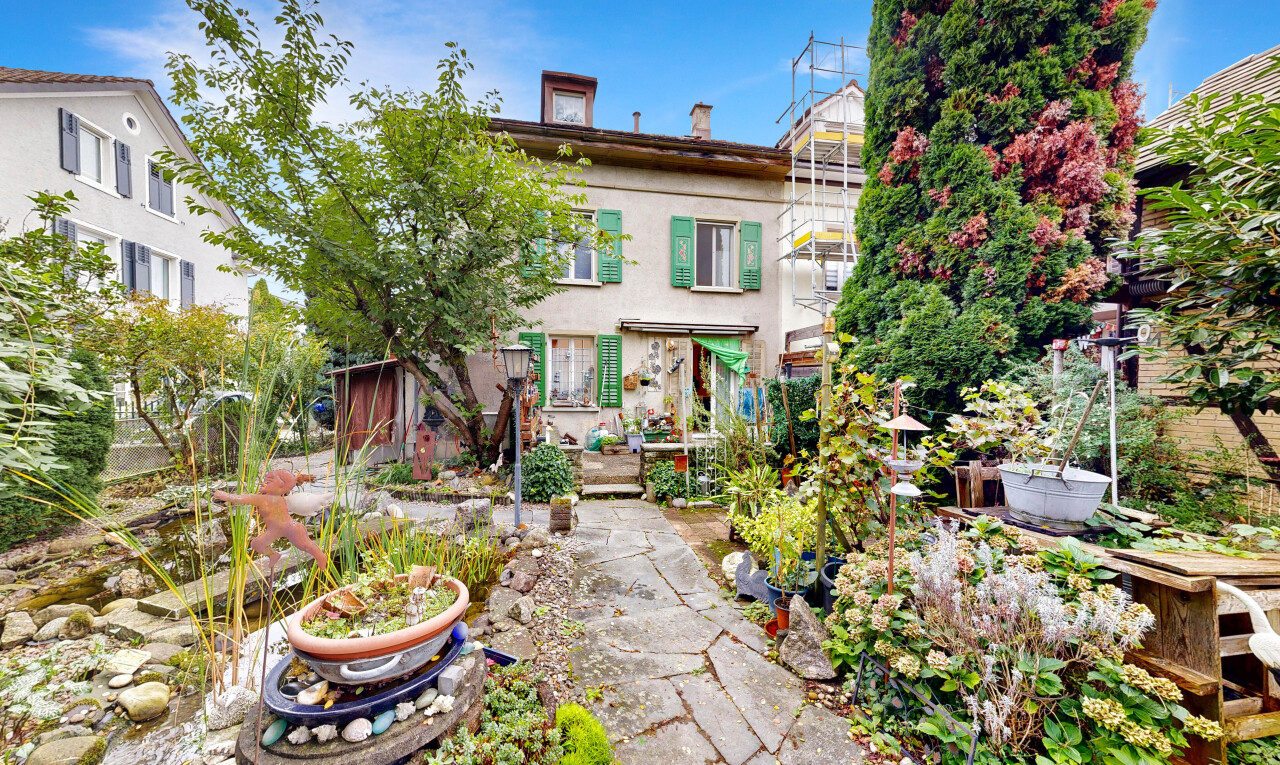 façade avec property visible, bardage en stuc, et day time