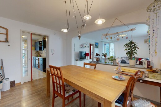 esszimmer mit wood finish floor, holzfußboden, drywall, gipskartonwand, und inside property