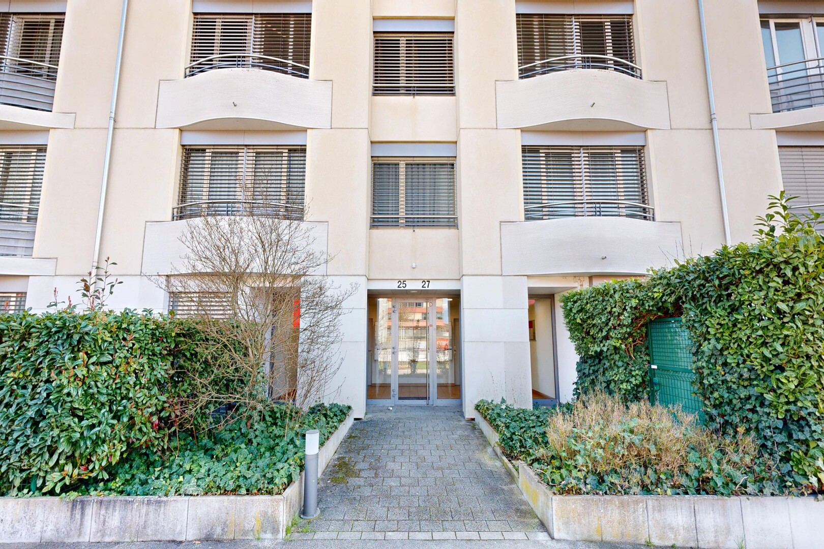 extérieur du bâtiment avec vue sur le complexe d'appartements, apartment complex view, et from community