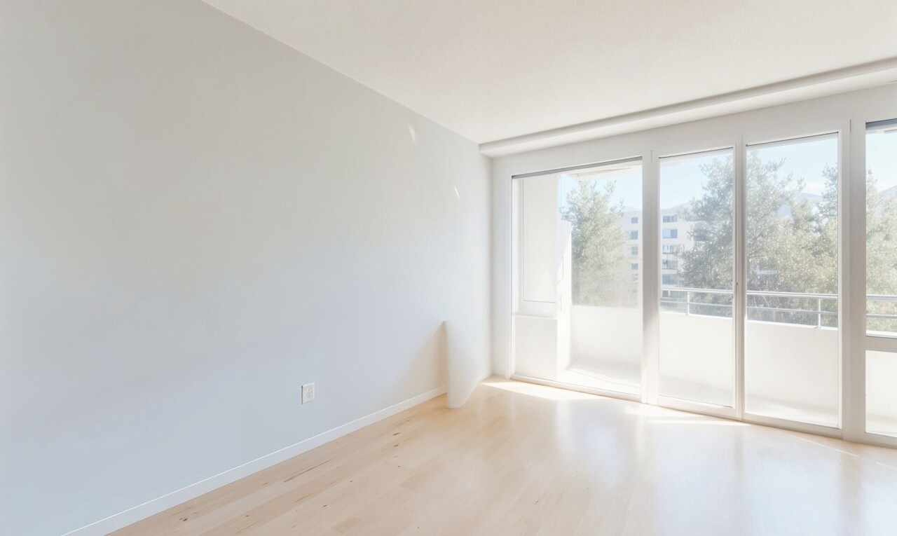 pièce vide avec cloison sèche, drywall, sol en finition bois, wood finish floor, et inside property