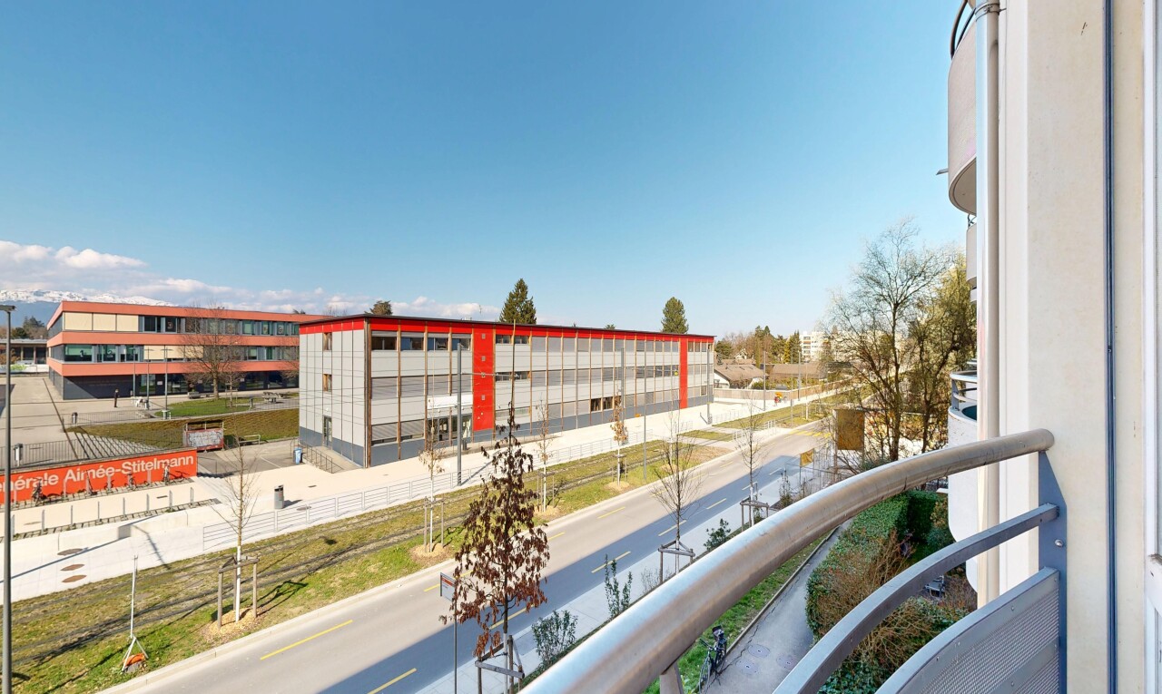 extérieur du bâtiment avec vue sur le complexe d'appartements, apartment complex view, et day time