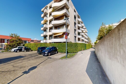 extérieur du bâtiment avec vue sur le complexe d'appartements, apartment complex view, day time, from community, et parking