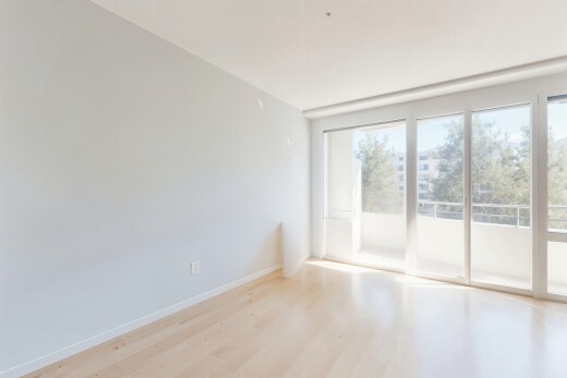 pièce vide avec cloison sèche, drywall, sol en finition bois, wood finish floor, et inside property