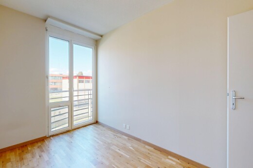 pièce vide avec sol en finition bois, wood finish floor, day time, cloison sèche, et drywall