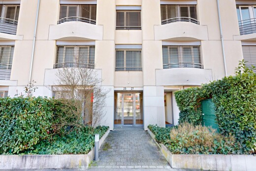 extérieur du bâtiment avec vue sur le complexe d'appartements, apartment complex view, et from community