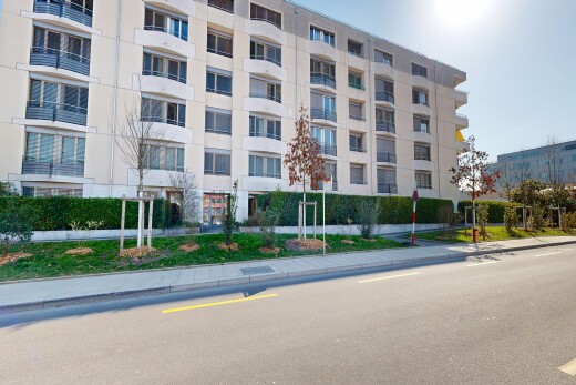 extérieur du bâtiment avec vue sur le complexe d'appartements, apartment complex view, day time, et from community