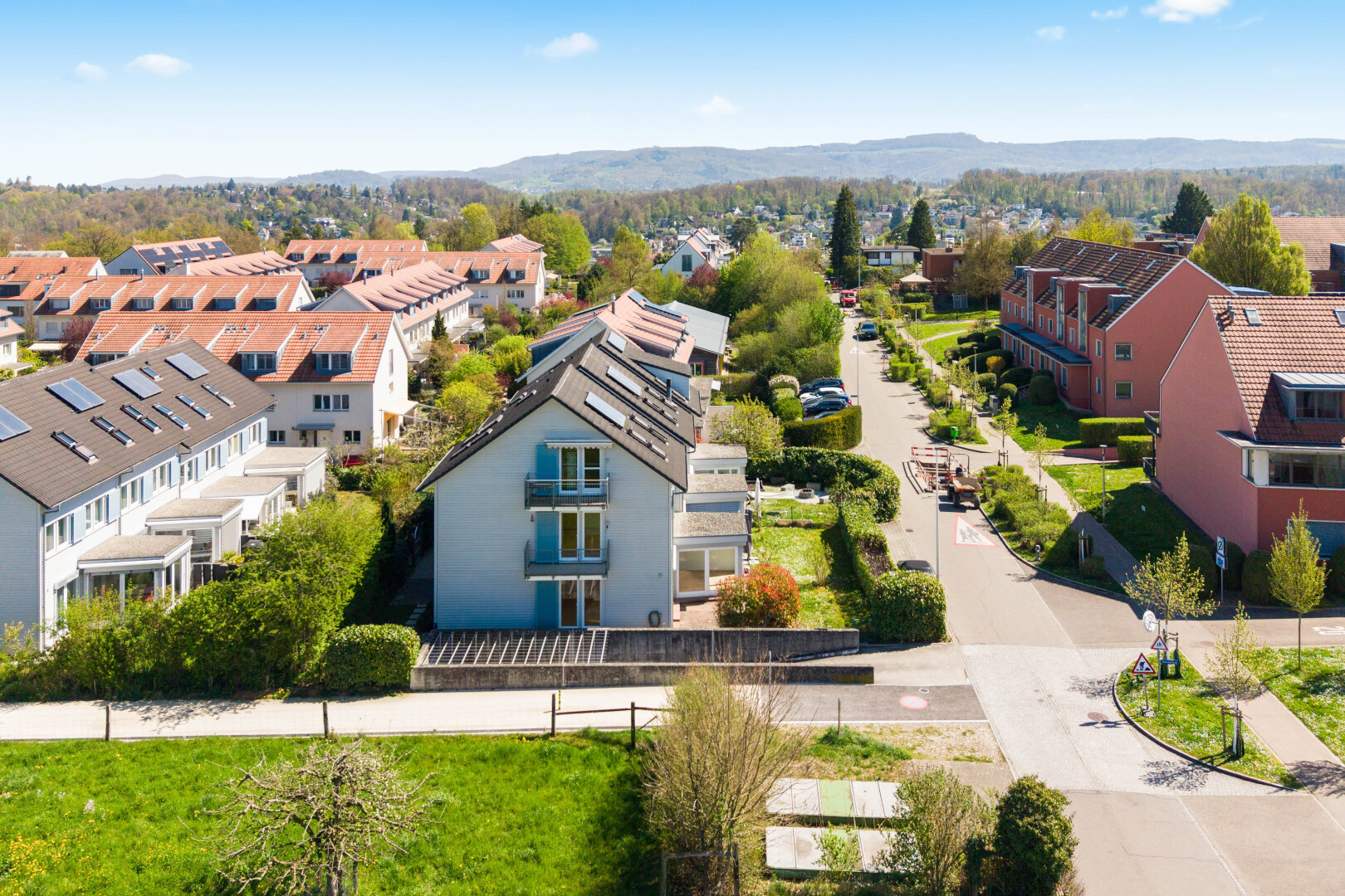 außenansicht mit day time, wohngebietblick, residential view, blick auf die berge, und mountain view
