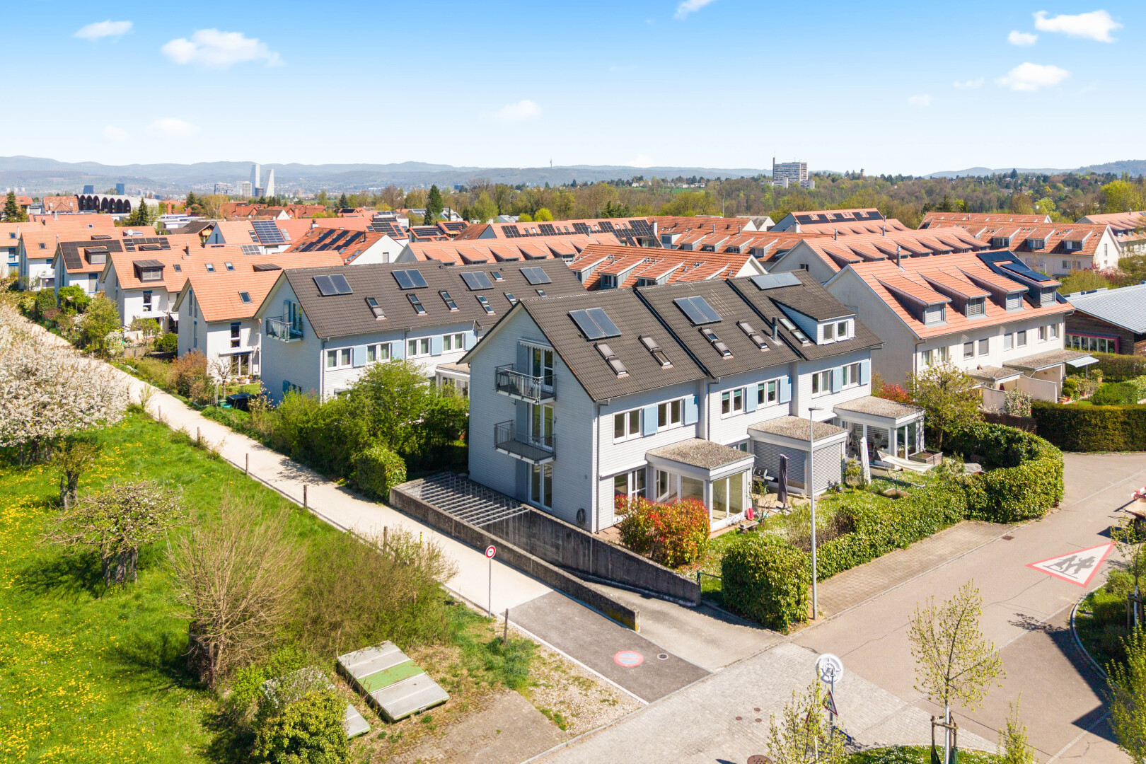 außenansicht mit day time, wohngebietblick, und residential view