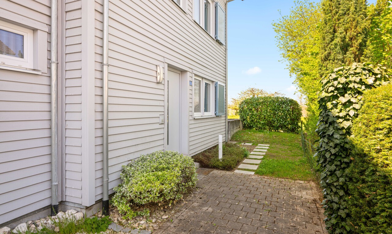 jardin avec from property et day time