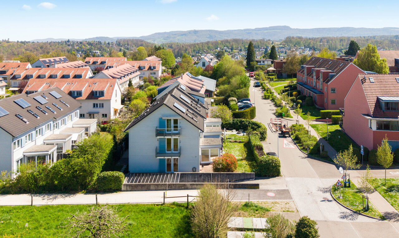 außenansicht mit day time, wohngebietblick, residential view, blick auf die berge, und mountain view