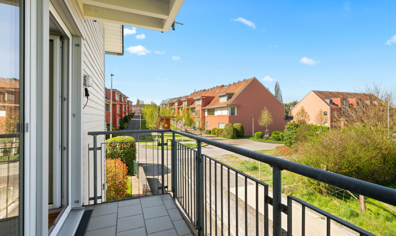 balcon avec balcon, from property, day time, residential view, et vue résidentielle