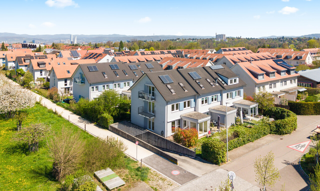 façade avec day time, vue résidentielle, et residential view