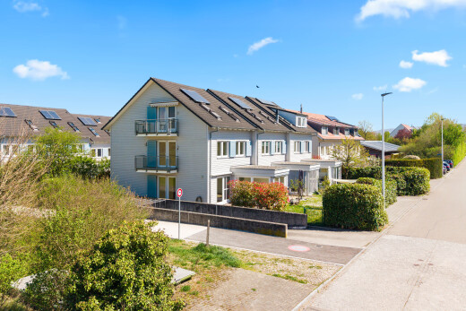 außenansicht mit day time, horizontale verkleidung, und property visible