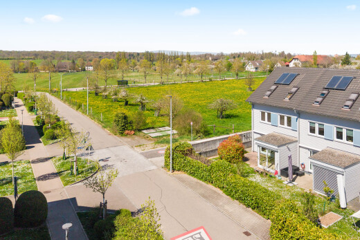 außenansicht mit solaranlage, day time, drone view, rural view, und ländliche aussicht