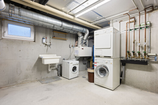 wäschekammer mit concrete floor, betonboden, inside property, wäscherei, und keller