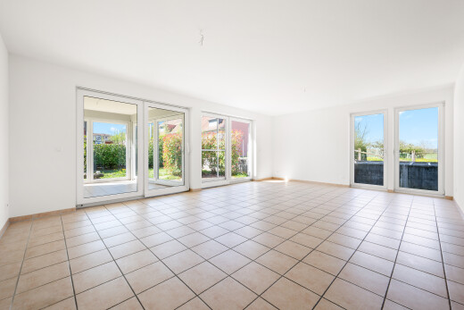 leerer raum mit day time, drywall, gipskartonwand, natural light, und natürliches licht