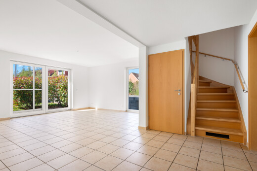 leerer raum mit drywall, gipskartonwand, natural light, natürliches licht, und inside property
