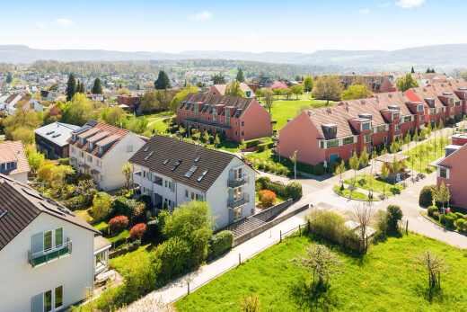 außenansicht mit wohngebietblick, residential view, blick auf die berge, mountain view, und day time