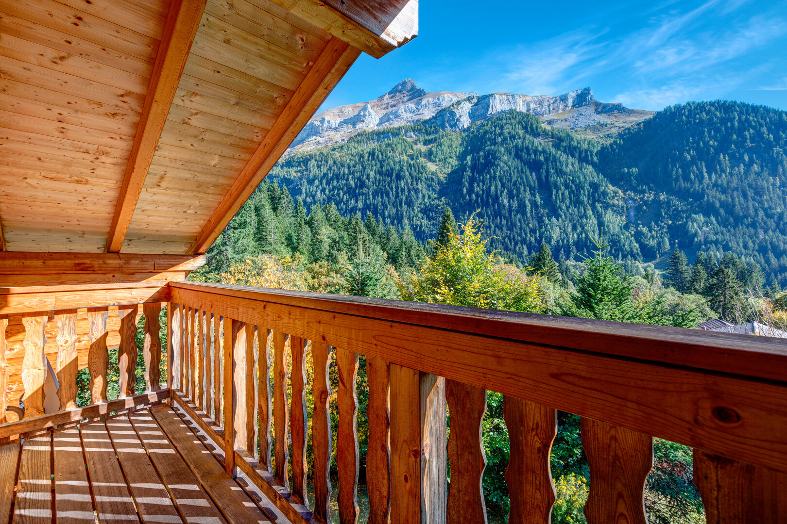 balcon avec from property, balcon, day time, mountain view, et vue sur la montagne