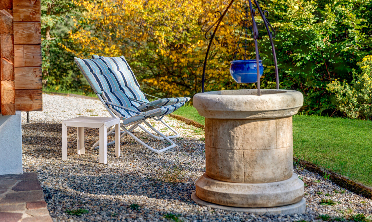 détails avec puits, exterior, et feature