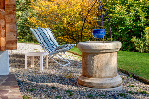 détails avec puits, exterior, et feature