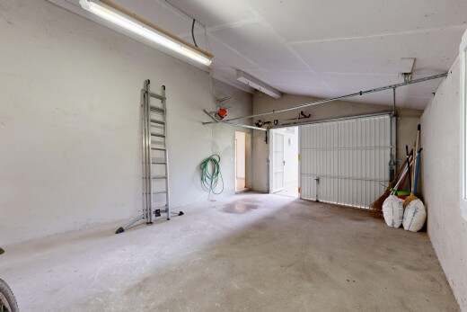 parking avec inside property