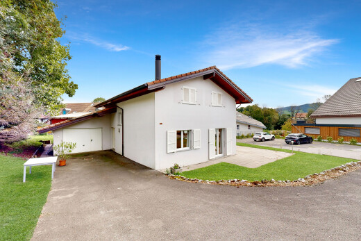 façade avec day time, property visible, et bardage en stuc