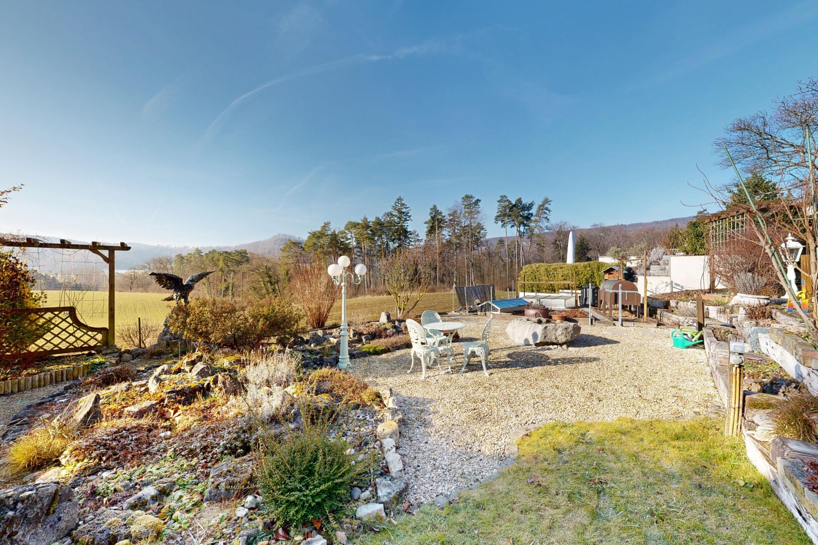jardin avec day time, terrasse, et from property