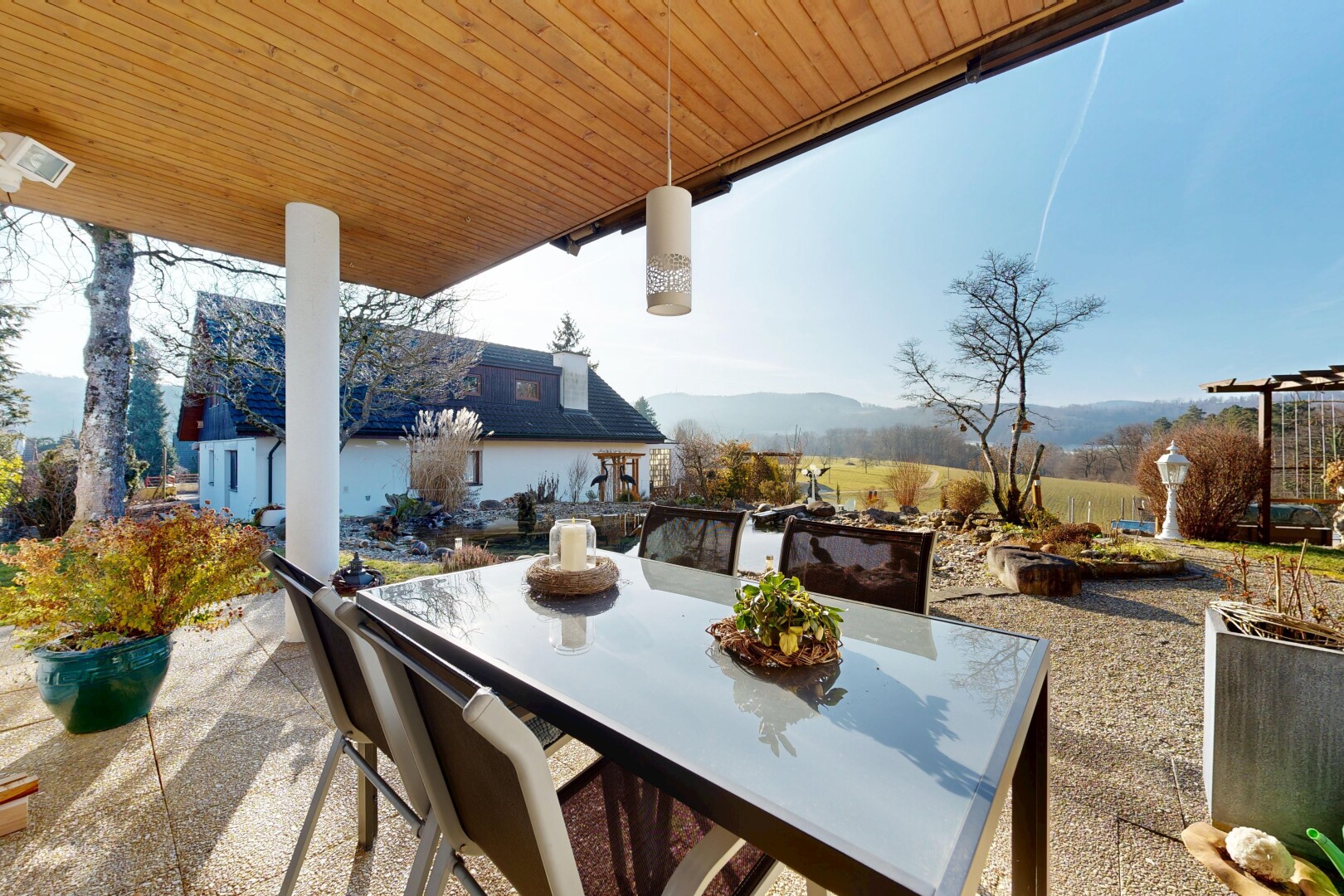 terrasse avec coin repas extérieur, from property, terrasse, et day time