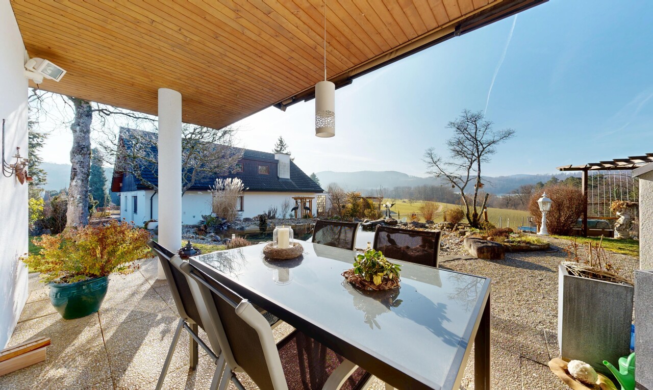terrasse avec coin repas extérieur, from property, terrasse, et day time