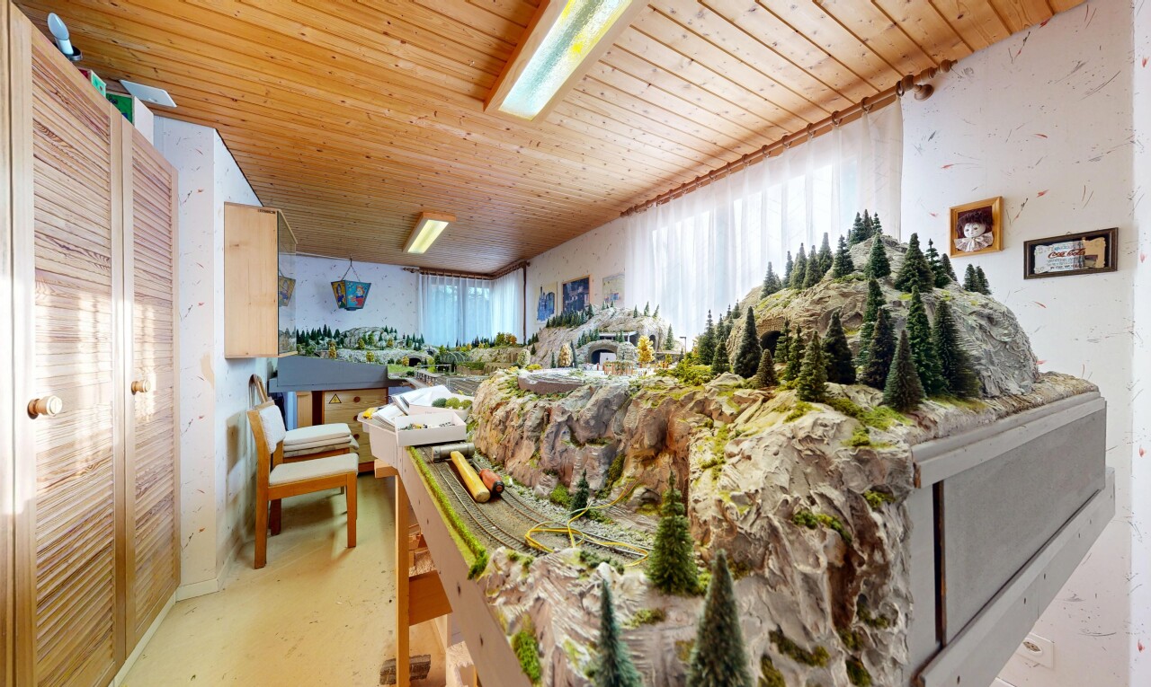 espace intérieur avec natural light, lumière naturelle, wood ceiling, plafond en bois, et inside property