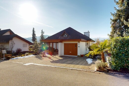 außenansicht mit property visible und day time