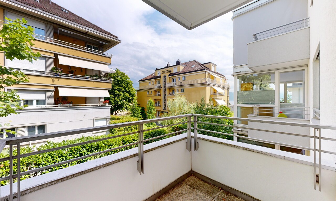 balkon mit balkon, from property, und day time