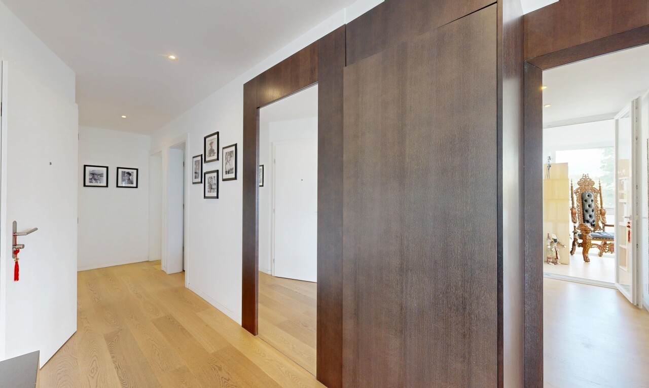 halle / korridor mit inside property, holzfußboden, wood finish floor, light floor, und einbauleuchten