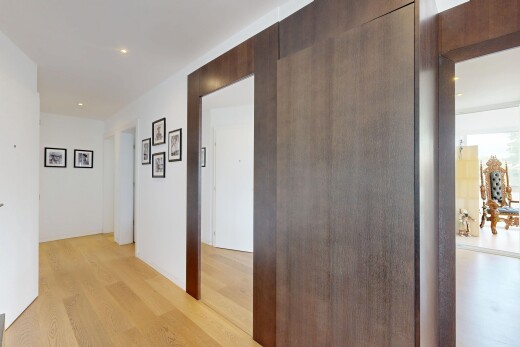 halle / korridor mit inside property, holzfußboden, wood finish floor, light floor, und einbauleuchten