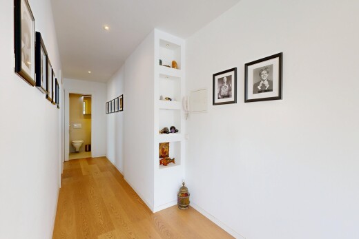 halle / korridor mit eingebaute regale, built in shelves, gipskartonwand, drywall, und inside property