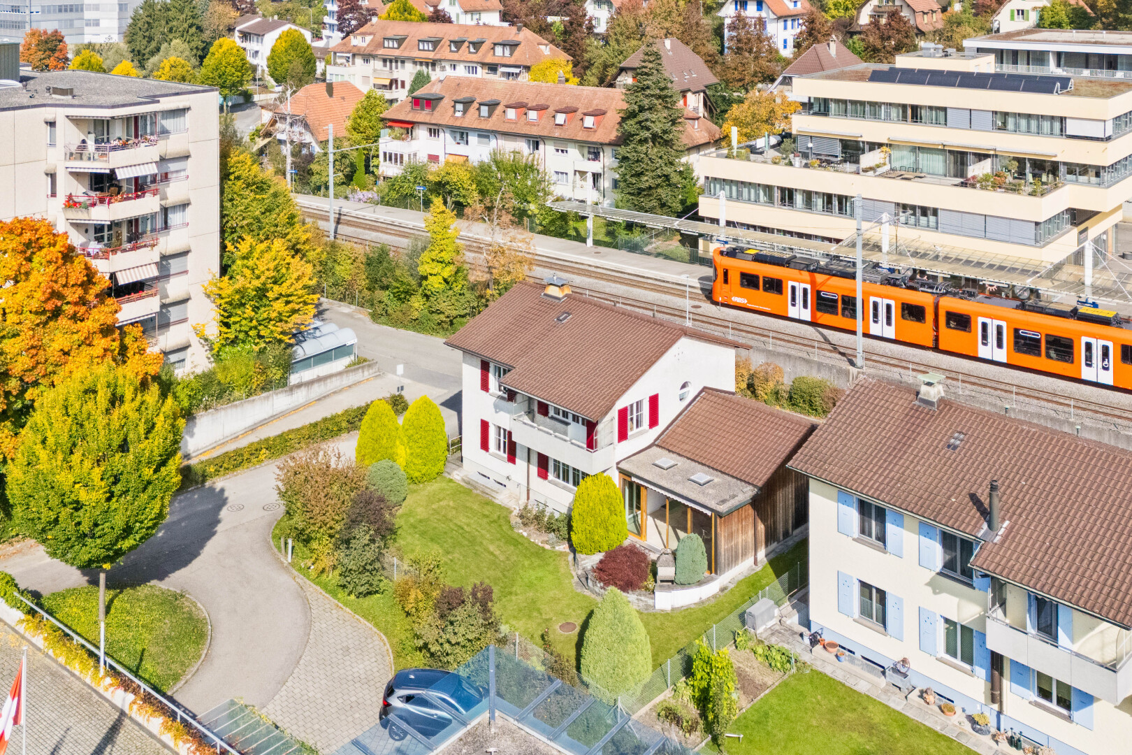 extérieur du bâtiment avec residential view et vue résidentielle
