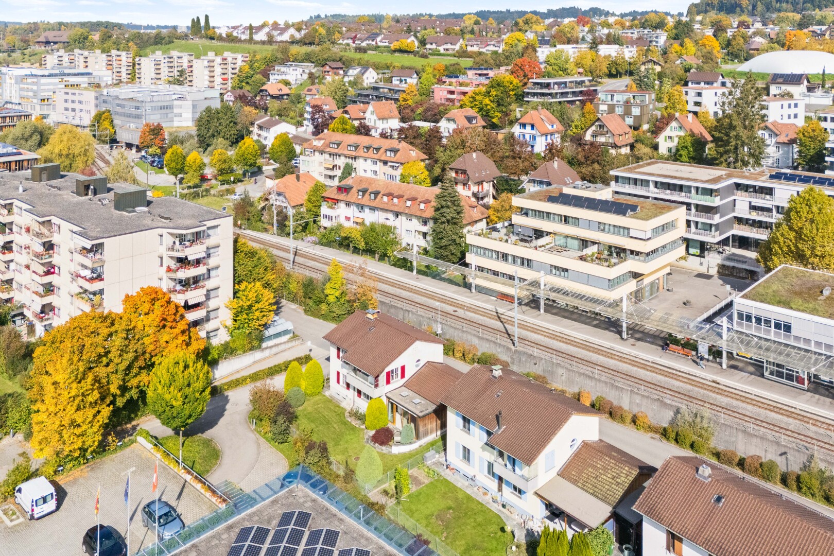 extérieur du bâtiment avec day time et aerial view
