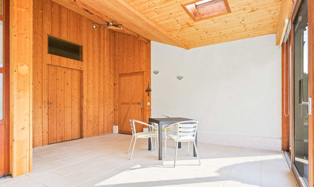 terrasse mit terrasse, essbereich im freien, und inside property