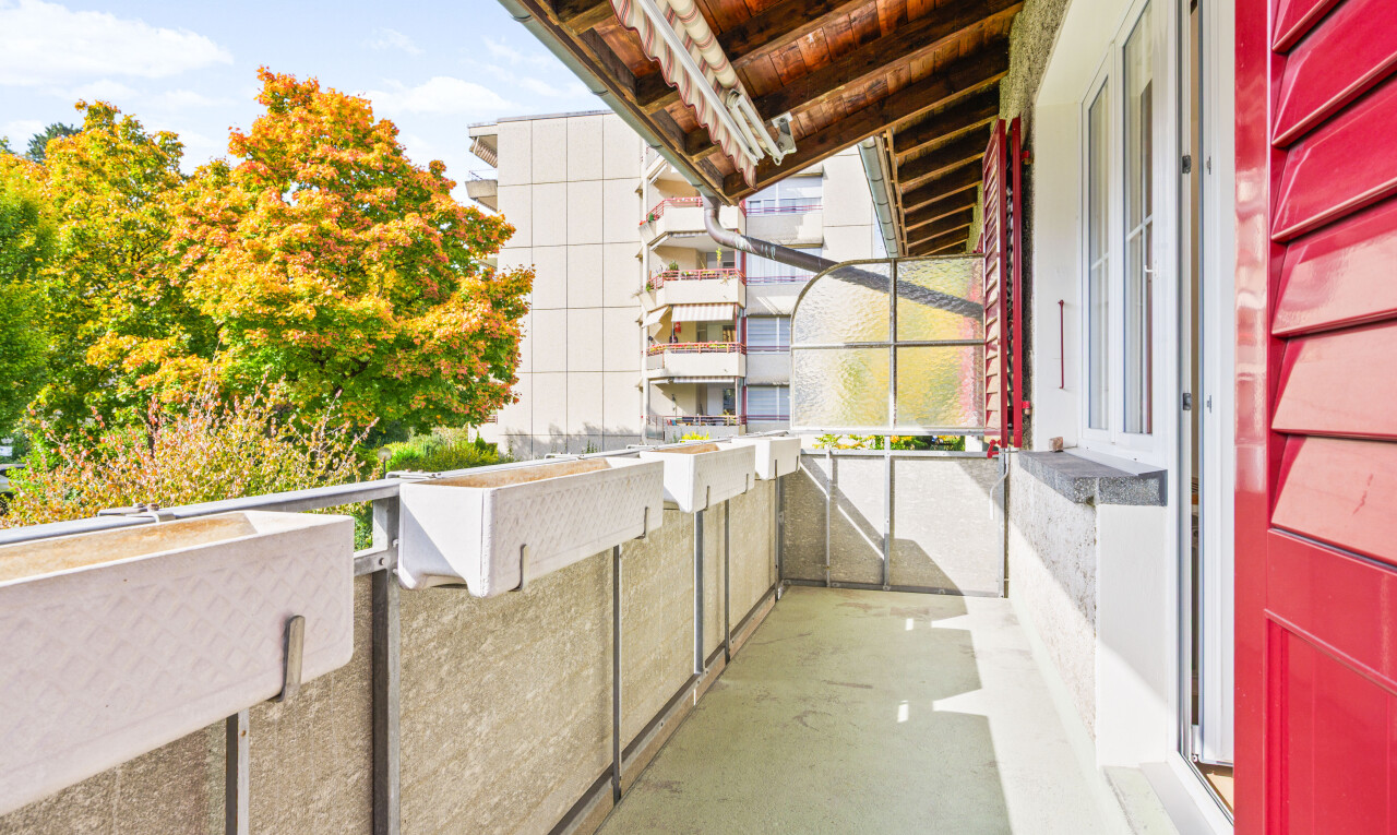 balkon mit from property, balkon, und day time